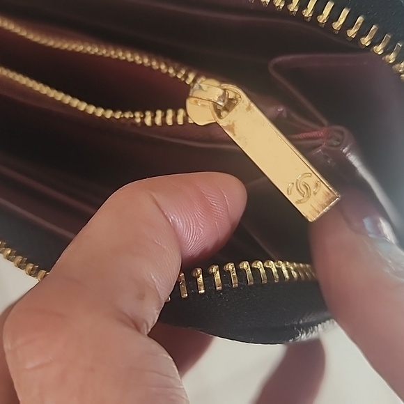 Like New Chanel leather long Wallet. Full inclusion dustbag, Box, auth card, bag - Picture 10 of 13